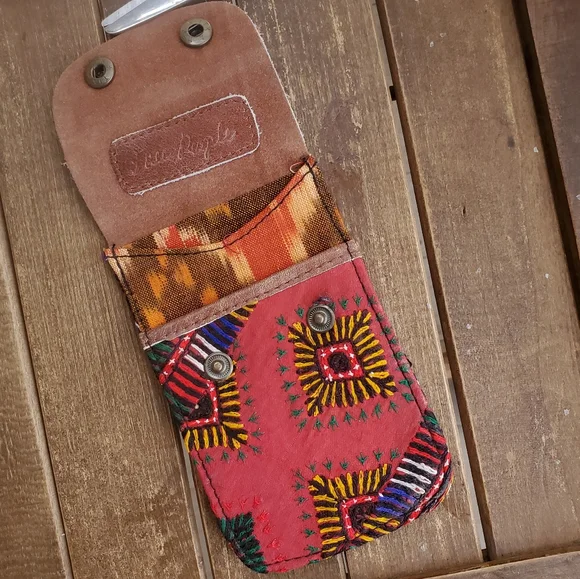 🔮🎱 Free People Boho Embroidered Repurposed vtg banjara hippie Wallet card case - Picture 6 of 12